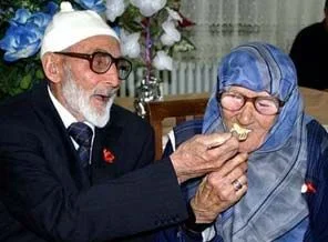 80'lik dededen vefa dersi!