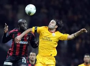 9 kişi kalan Galatasaray 4-2 yenildi