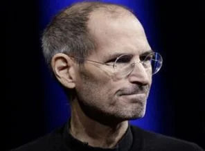 Apple'ın babası öldü (video)