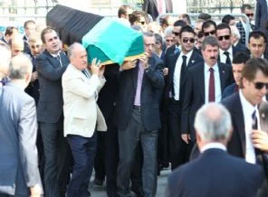 Başbakan Erdoğan annesini uğurluyor (video - foto)