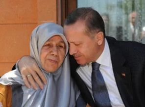 Başbakan Erdoğan'ın annesi hayatını kaybetti