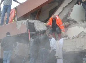 Bazı köyler haritadan silindi, ölü sayısı 264