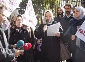 Büyükelçilik önünde Kur'an'a hakaret protestosu!