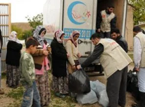 Cansuyu, Erciş'te yaraları sarıyor