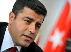 Demirtaş: Uçurumun kenarında değiliz düşüyoruz