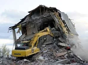 Deprem müteahhitlik sistemini de sarstı