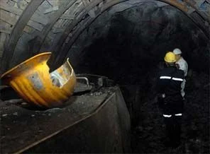 Endonezya'da grev yapan işçilere ateş açıldı