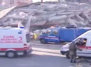 Erciş'te ambulans kuyruğu (video)