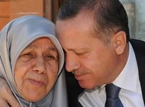 Erdoğan annesini çok severdi (video)