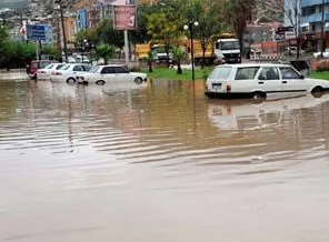Fırtına Bodrum'u yerle bir etti