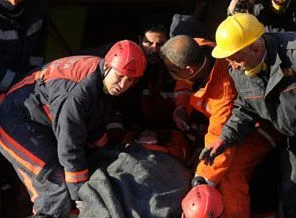 Göçük altından 3 kadın sağ olarak kurtarıldı