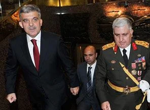 Gül'den Yüksekova sınırına moral ziyareti