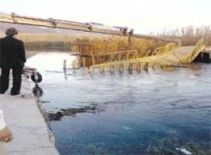 Hindistan'da ahşap köprü çöktü: 13 ölü