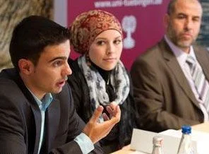 İlk İslam ilahiyat kürsüsü eğitime başlıyor