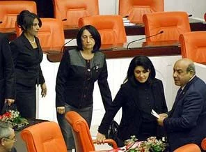 İnanmadığın metinle yemin etme ikiyüzlülüğü