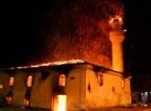 İsrail'de yahudiler cami kundakladı
