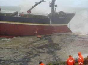 İstanbul'da 5 gemi karaya oturdu