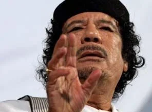 Kaddafi: Berlusconi, bombardımanları durdur