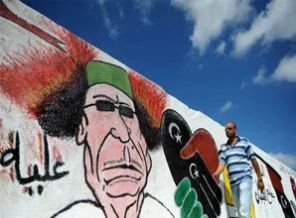 Kaddafi'nin yaralı olarak ele geçirildiği iddia edildi