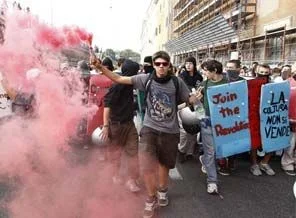 Kemer sıkma politikası halkı sokağa döktü