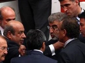 Meclis'te 'terörist-şerefsiz' gerginliği