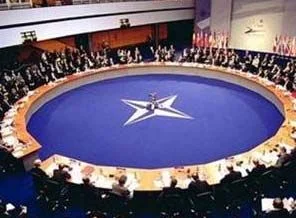 NATO tarihinin krizini yaşıyor