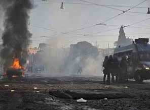 Öfkeliler Roma'yı yakıyor!