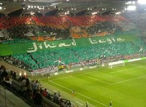 Polonya-İsrail maçında 'cihad ligi' bayrağı açıldı