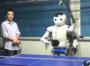 Robotlar da masa tenisi oynar! (video)