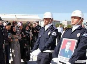 Şehit polislere son görev