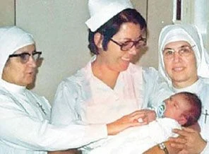 SKANDAL: Katolik kilisesi 300 bin bebeği satmış
