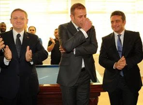 Abdullah Avcı gözyaşları içinde veda etti