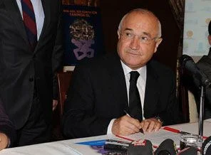 Bir imza da Çiçek'ten