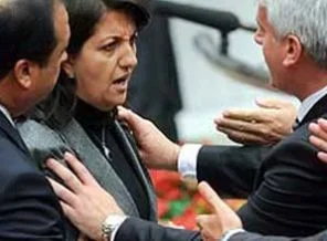 Bu kez kadın vekiller kavga etti