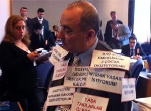 CHP'li vekil taleplerini ilginç biçimde sergiledi
