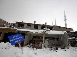 Deprem bölgesi beyaza büründü!