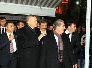 Erdoğan annesi için Kur'an okudu