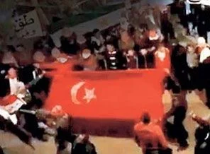 Esad'ın tanklarına karşı Türk bayrağı açtılar