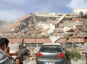 Gölcük'le Van depremini karşılaştırdı