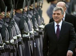 Gül'den ağır benzetme: Sefil Birliğe Yarım Başkan