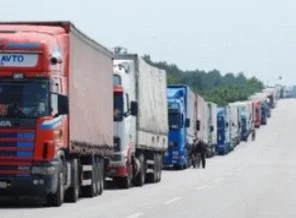 Gümrük'te bayram kuyruğu