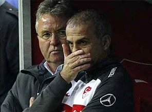 Hiddink'ten sonra Çetin de gitti!