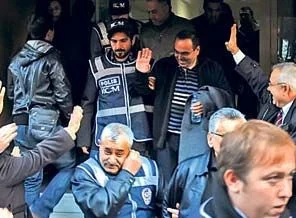 İzmir operasyonunun suç duyurusu konuştu