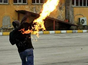 Molotofkokteyli silah sayıldı