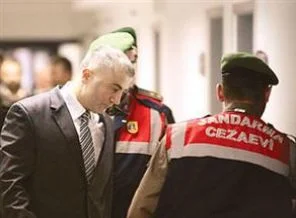 Öldürülmemek için para ödedi