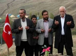 Ölen PKK'lının mezarına da Türk bayrağı
