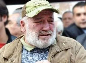 Savaş Ay annesine gözyaşları ile veda etti