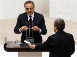 Sırrı Sakık çıldırdı