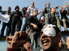 Tahrir Meydanı'nda çatışmalar: 80 yaralı