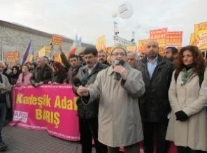Taksim'de 'Barış, kardeşlik, adalet!' sesleri..
